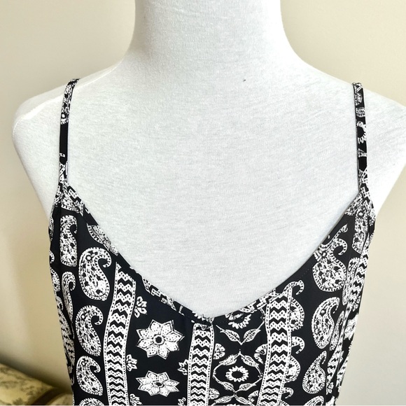Hollister~ Women’s Spaghetti Strap Blouse-Size M-Black and White - Picture 4 of 10